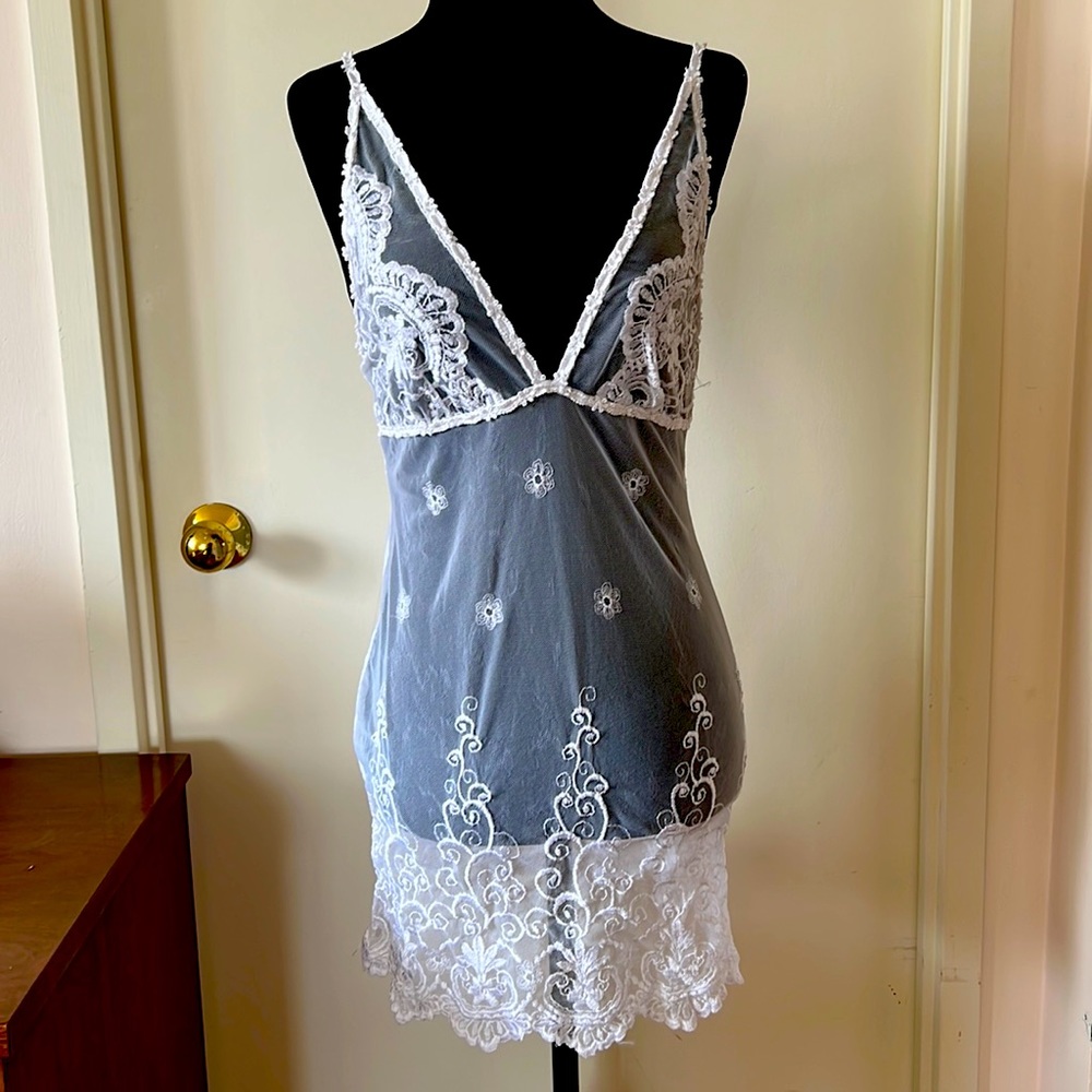 Linda Lingerie White Lace Plunge V Slip Sz S EUC